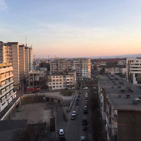 Ferienwohnung Salonul Rosu Bacău Exterior foto