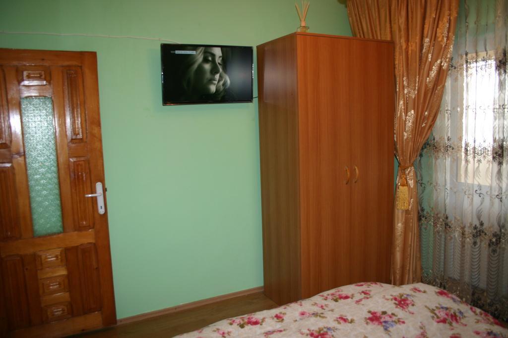 Ferienwohnung Salonul Rosu Bacău Exterior foto