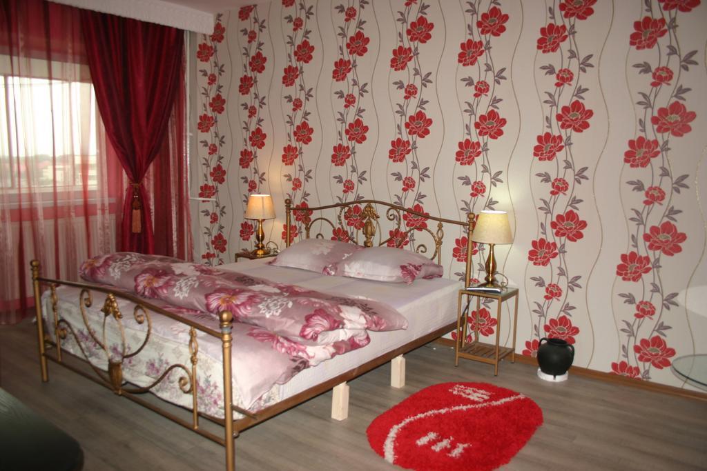 Ferienwohnung Salonul Rosu Bacău Exterior foto
