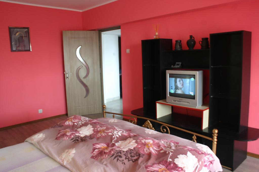 Ferienwohnung Salonul Rosu Bacău Exterior foto