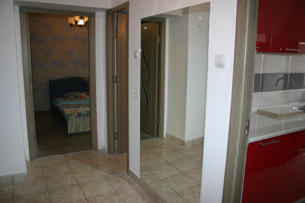 Ferienwohnung Salonul Rosu Bacău Exterior foto